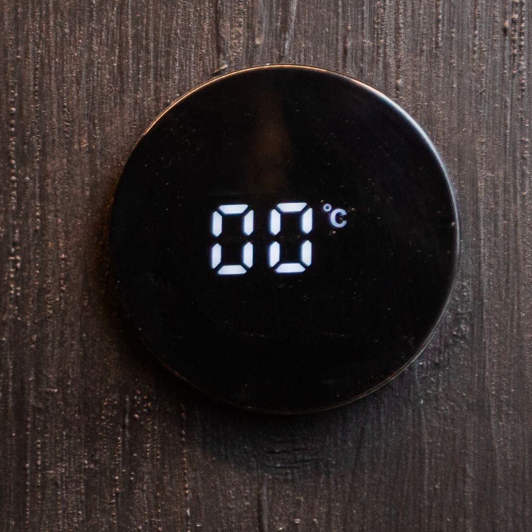 With integrated electronic thermometer